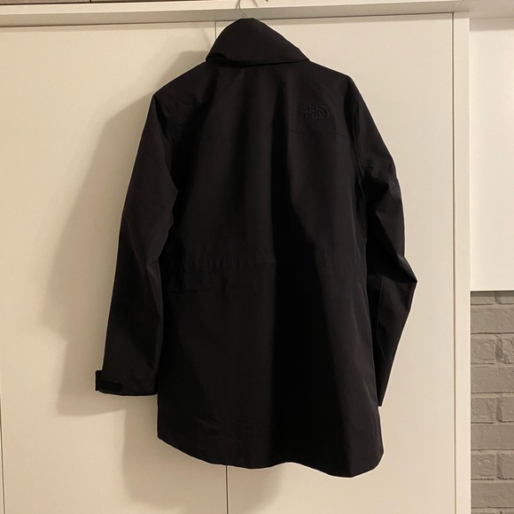 The north face wind breaker jacket - Picture 3 of 5